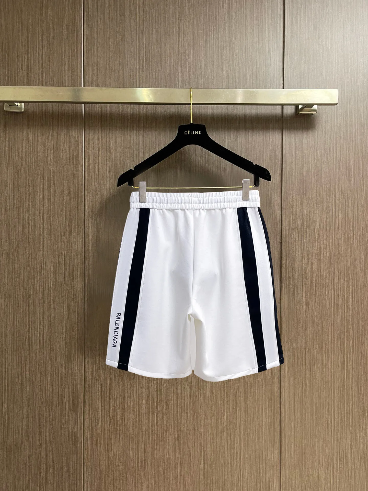 Balenciaga's three-standard complete 2026 summer New Arrival men's casual shorts, advanced custom-made Breathable fabric, Breathable fabric, extremely stretchy and comfortable, impeccable details, top-grade accessories, original logo design concept, delicate and soft feel! The upper body fit is awesome! Size: M-XXXL Please state your height and weight when ordering